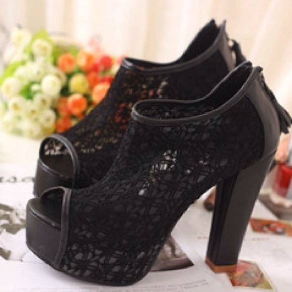 *Sold* Thick heels shoes