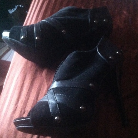 Suede and leather shoes - Picture 2 of 4