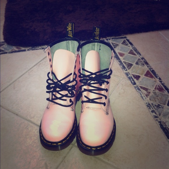 baby pink doctor martens💓