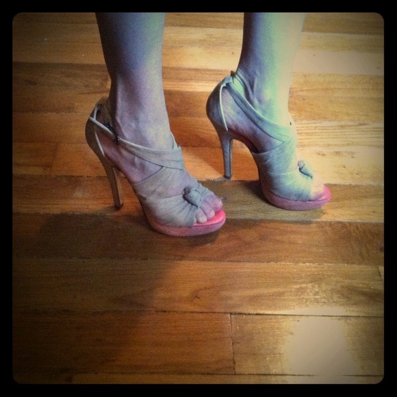Beautiful le Chateau 5 inch heels