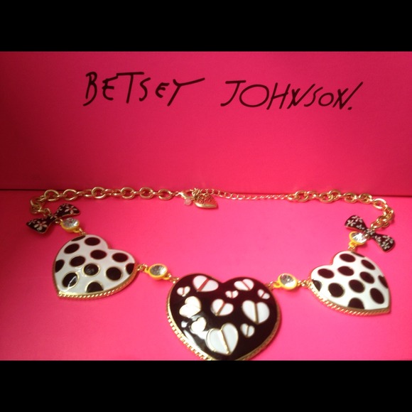 Betsey Johnson heart necklace!