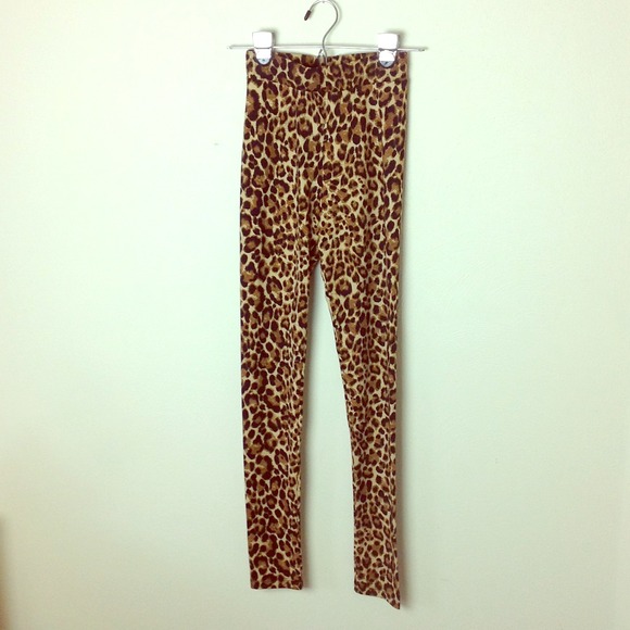 Leopard print leggings