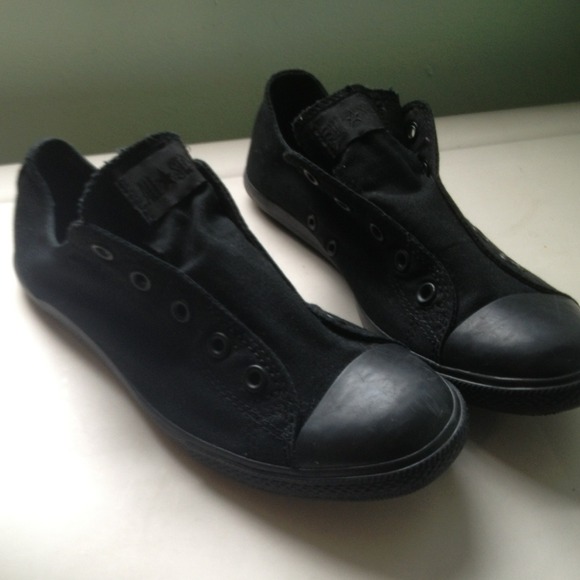💢Hold!💢all black no strings converse