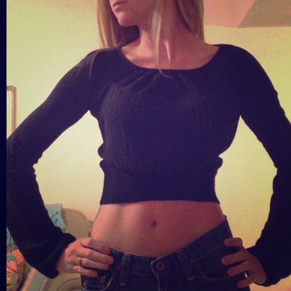 ❌Sold❌ bundled Black crop top