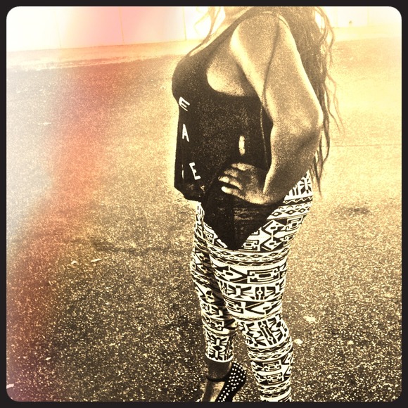 Cremedecreme shirt & Aztec tights