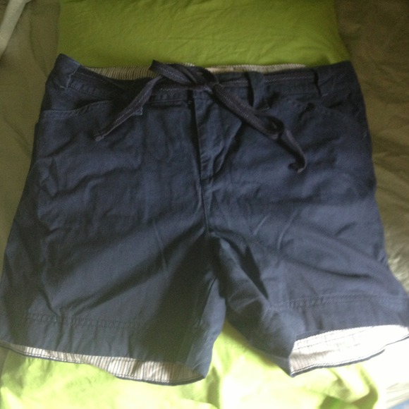 Navy blue shorts - Picture 1 of 3