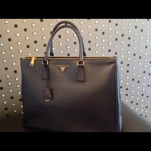 💯 👍❤  AUTHENTIC PRADA BAG💯👍Just sharing!