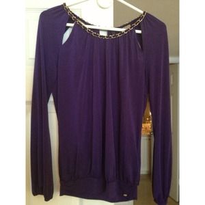 💲SOLD!! 💲 Guess purple top, size XS