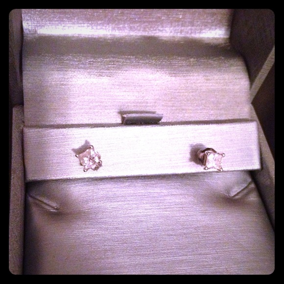 ❗Reduced ❗1/2 CT TW Princess Cut Diamond Studs