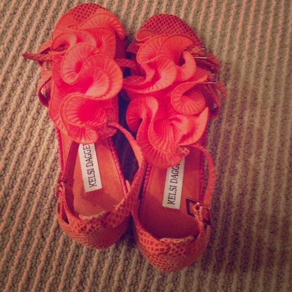 New never worn Kelsi Dagger orange sandals
