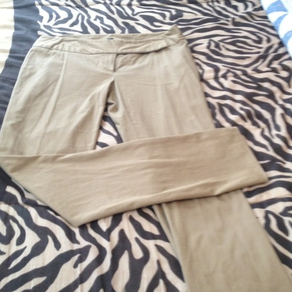 So cute! 97% Cotton, 3% Spandex. Gently worn! - Picture 2 of 4