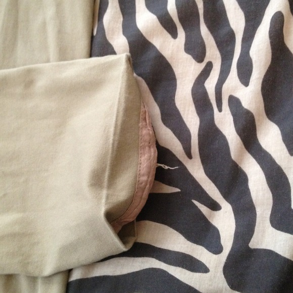 So cute! 97% Cotton, 3% Spandex. Gently worn! - Picture 3 of 4