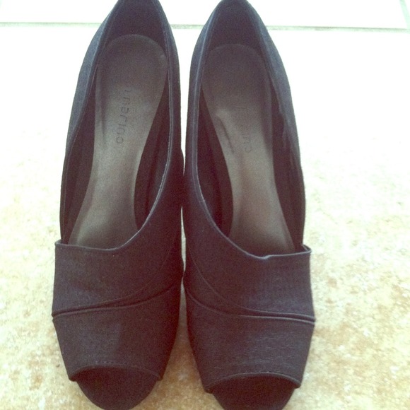 Black heels, plus blue and white shirt