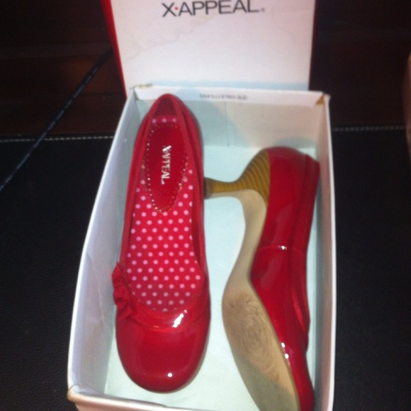 Red heels - Picture 2 of 2