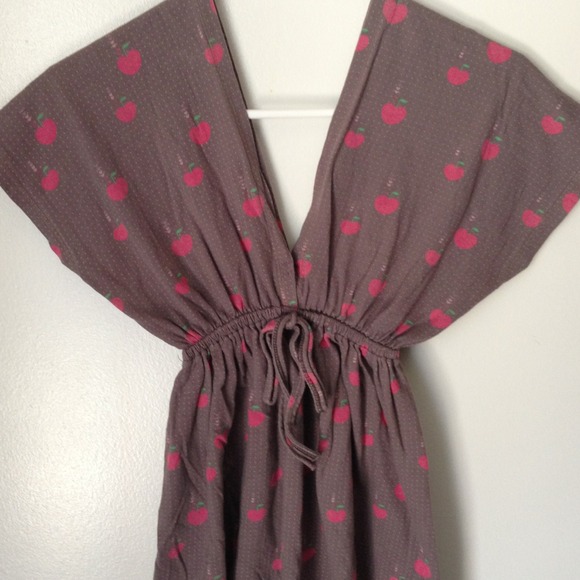 Cute summer top - Picture 2 of 2