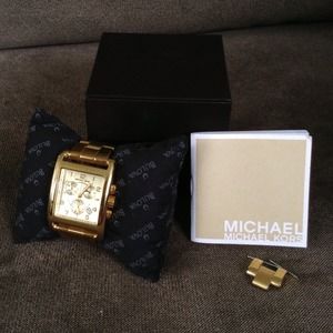 ****Michael Kors watch hold****