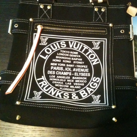 *SOLD @awatson* NWOT Louis Vuitton Handbag