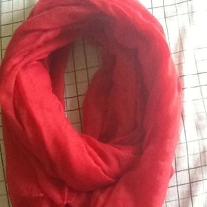💢SOLD💢💜Red crinkled scarf