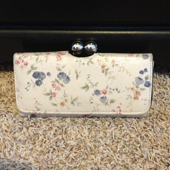 Cream floral wallet