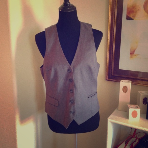 H&M Tops - H & M grey vest - classy 💎