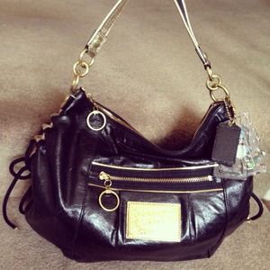 *Hold for @leilani24* Coach Poppy Purse