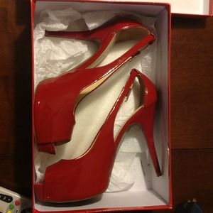 GUESS Red Pep-Toe Heels!👠