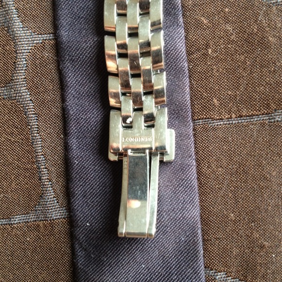 Genuine Longines w pave diamonds watch - Picture 4 of 4