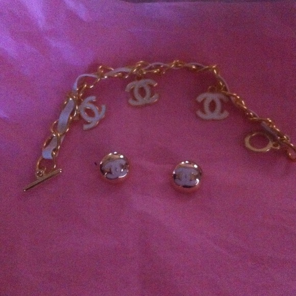 Fashion CC earrings and bracelet