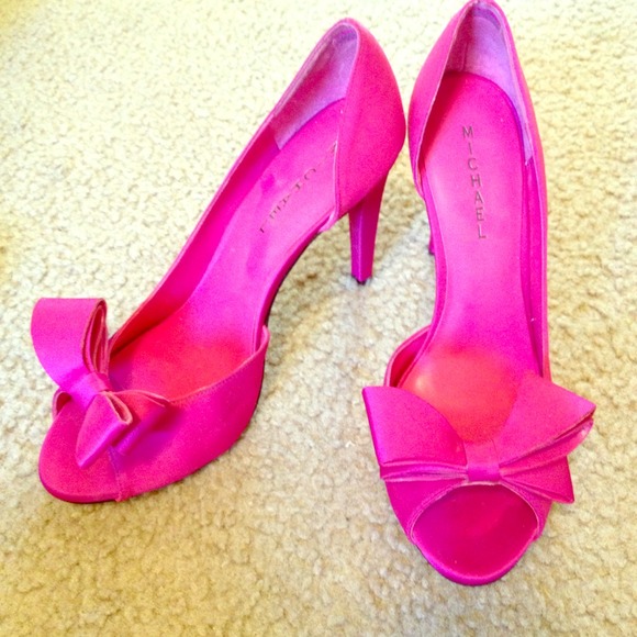4" hot pink pumps with bow on toe