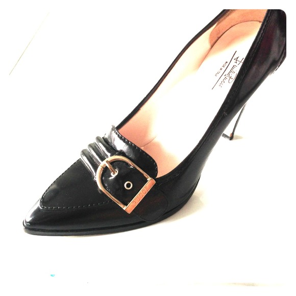 Emilio Pucci Pumps. Made in Italy.