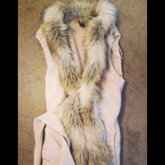 Sleeveless fur sweater