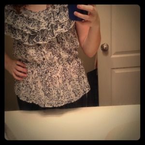 Girly ruffle floral top!