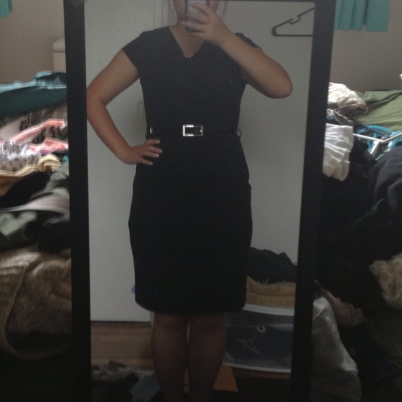 ❌❌SOLD❌❌Calvin Klein black dress w/belt - Picture 2 of 4