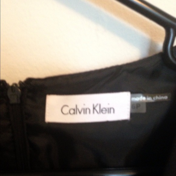 ❌❌SOLD❌❌Calvin Klein black dress w/belt - Picture 3 of 4