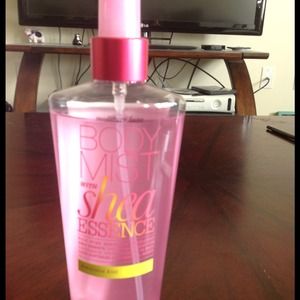 SOLD....Victoria Secret body mist Luxurious Kiss