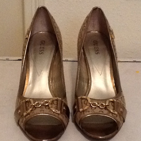 Gold guess heels - Picture 1 of 3