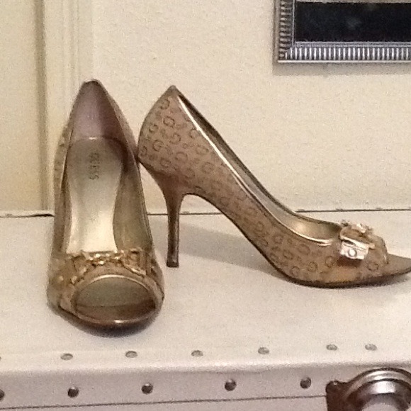 Gold guess heels - Picture 2 of 3