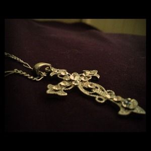 Gorgeous diamond cross necklace!