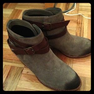 DV Dolce Vita ankle booties, size 6