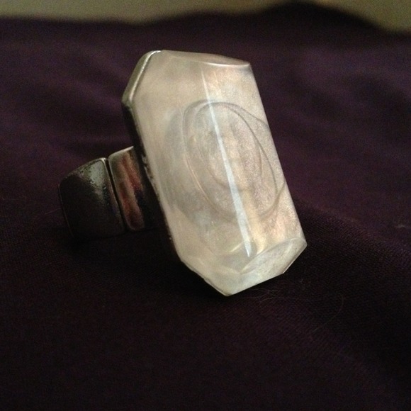 Lovely white ring! - Picture 1 of 1