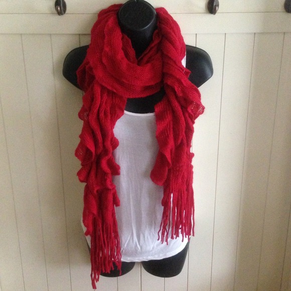 NWOT red ruffle scarf