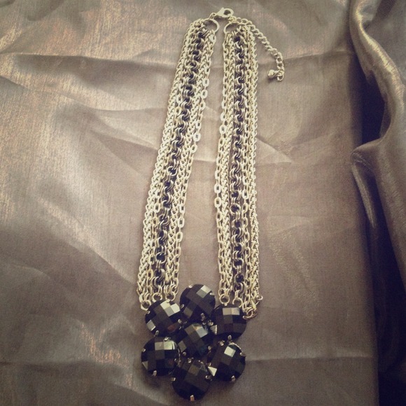 Beautiful black onyx w/silver chains necklace
