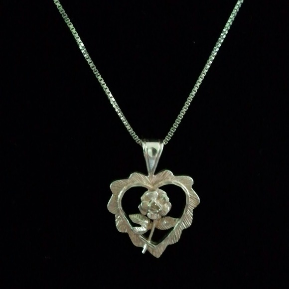 Sterling Silver Rose in Heart Pendant/Necklace