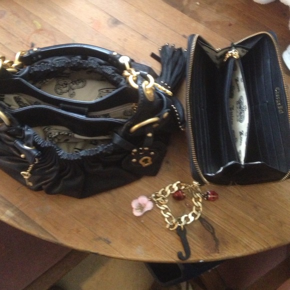 Black Juicy Couture hand bag and black wallet. - Picture 3 of 4