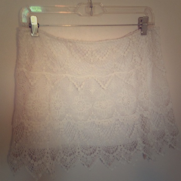 White Lace Skirt (L)