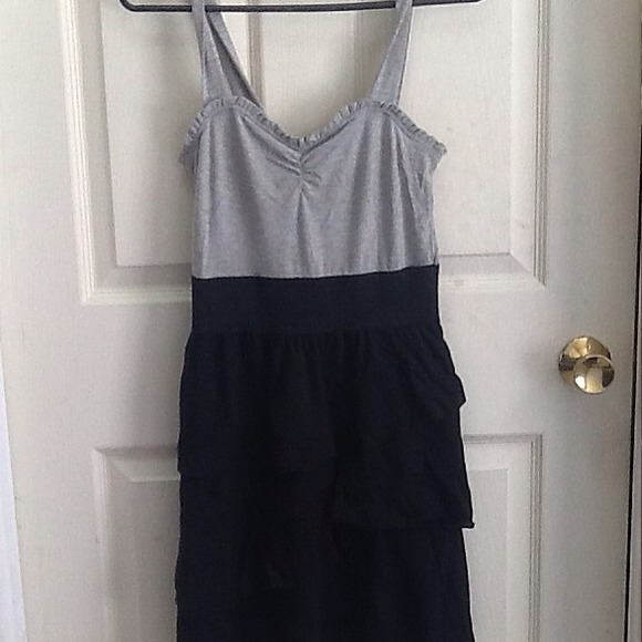 Casual dress with ruffles.