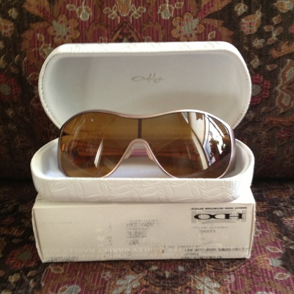 ❌Reserved❌ Women's Oakley high definition optics