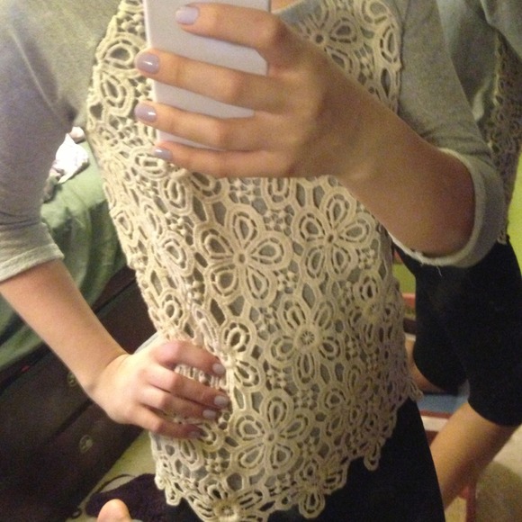 Crochet Overlay Raglan Top - Picture 4 of 4
