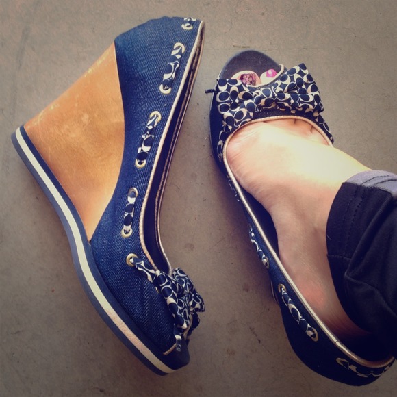 Coach wedge navy blue & white/silver brand new 8