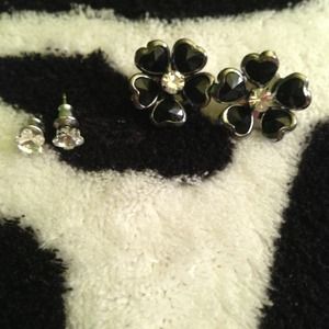 Two piece Forever21 flower earring set